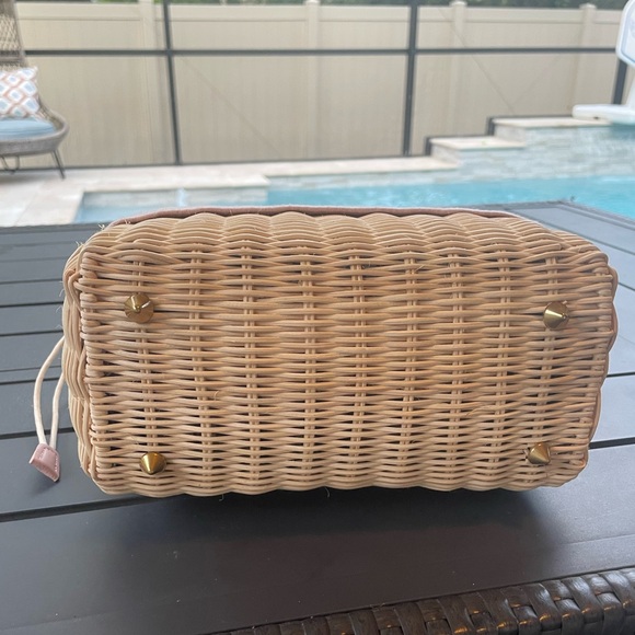 Ladies pink and crème purse with gold hardware. - Picture 5 of 12